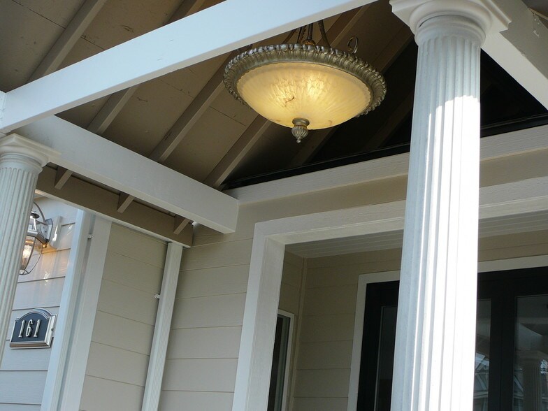 More Photos Of 161 SE Barrington Dr, Oak Harbor Office For Lease