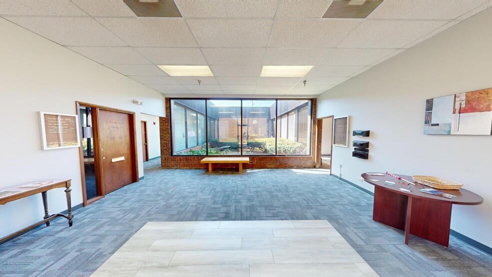 More Photos Of 11-47 E Northwest Hwy, Palatine Unknown For Lease