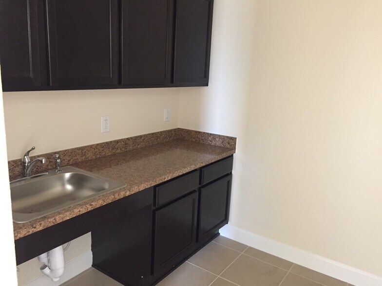 More Photos Of 209 S 12th St, Pflugerville Medical For Sale