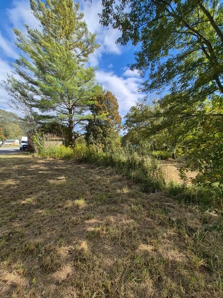 More Photos Of 6718 Midland Trail w, Hines Flex For Sale