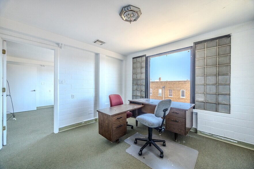 More Photos Of 201 W Commercial St, Lebanon Office For Sale