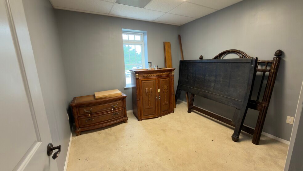 More Photos Of 2800 Delano St, Pensacola Warehouse For Lease