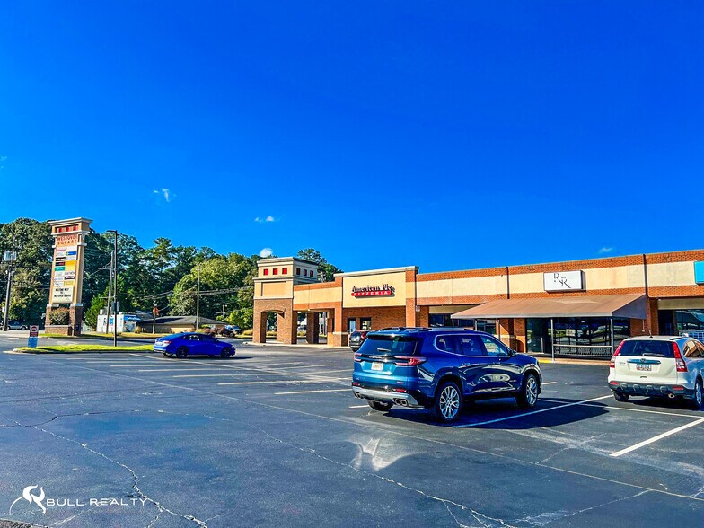 More Photos Of 923-995 Maple St, Carrollton General Retail For Lease