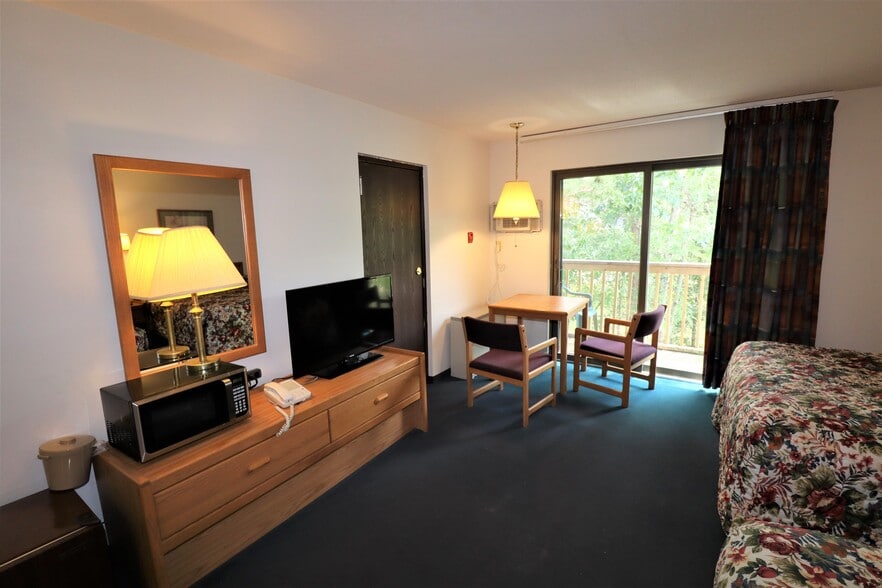More Photos Of 9966 N State Road 27, Hayward Hotel For Sale