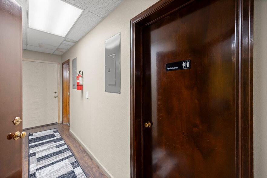 More Photos Of 1181 S Parker Rd, Denver Office For Sale
