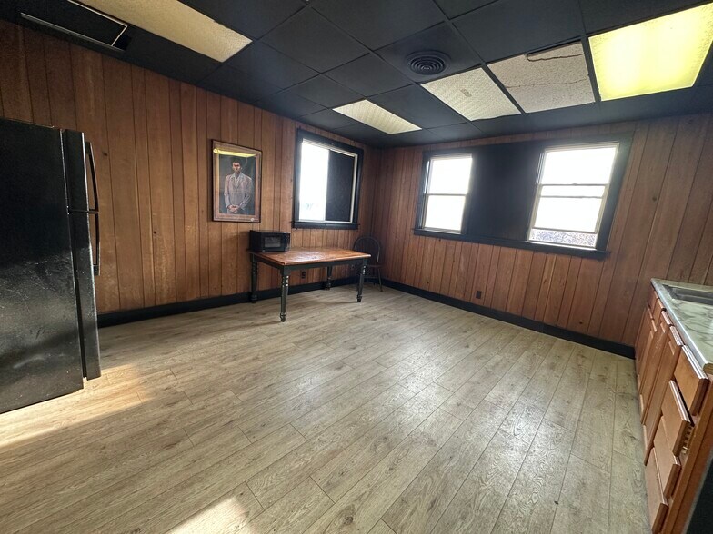 More Photos Of 2600-2604 W Fond Du Lac Ave, Milwaukee Manufacturing For Sale