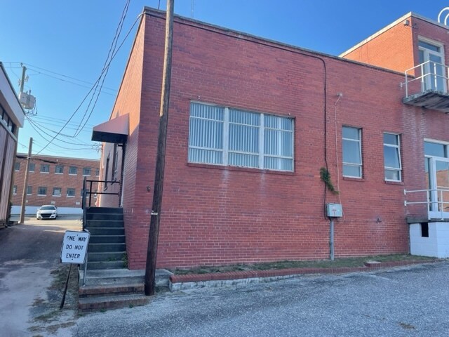 More Photos Of 119 Courthouse, Elizabethtown Medical For Sale