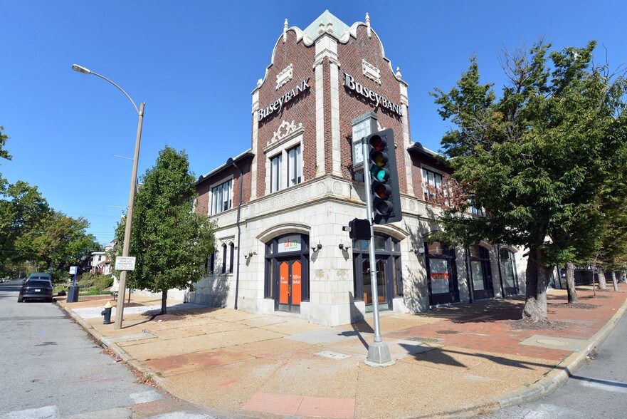 More Photos Of 415 DeBaliviere Ave, Saint Louis Apartments For Lease