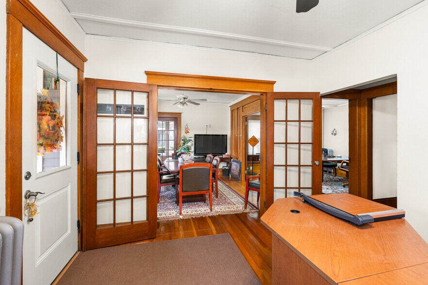 More Photos Of 1707 Northampton St, Holyoke Office For Sale