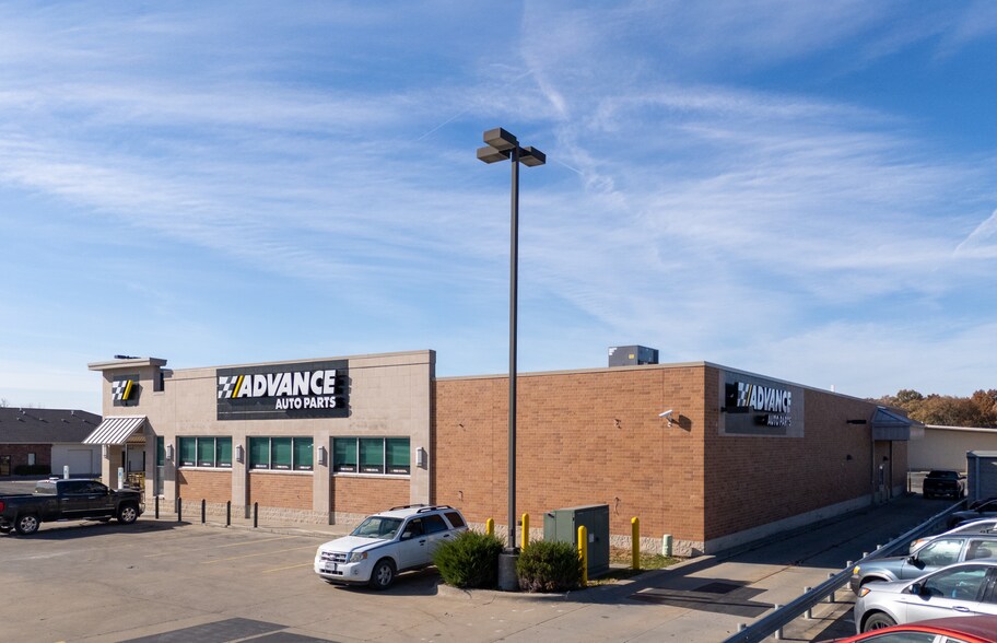 More Photos Of 1114 S Main St, Maryville Freestanding For Sale