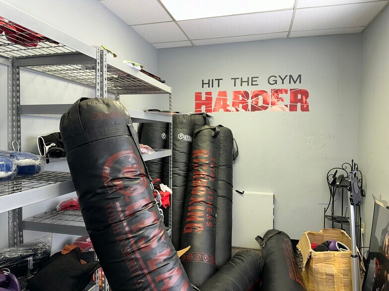 More Photos Of 5700 Quince Rd, Memphis Unknown For Lease