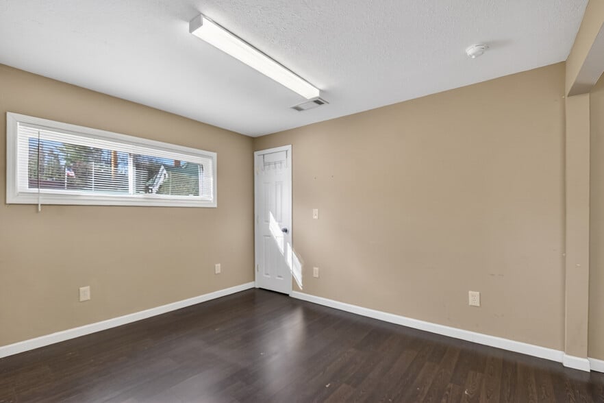 More Photos Of 240 W Main St, Blue Ridge Office For Sale