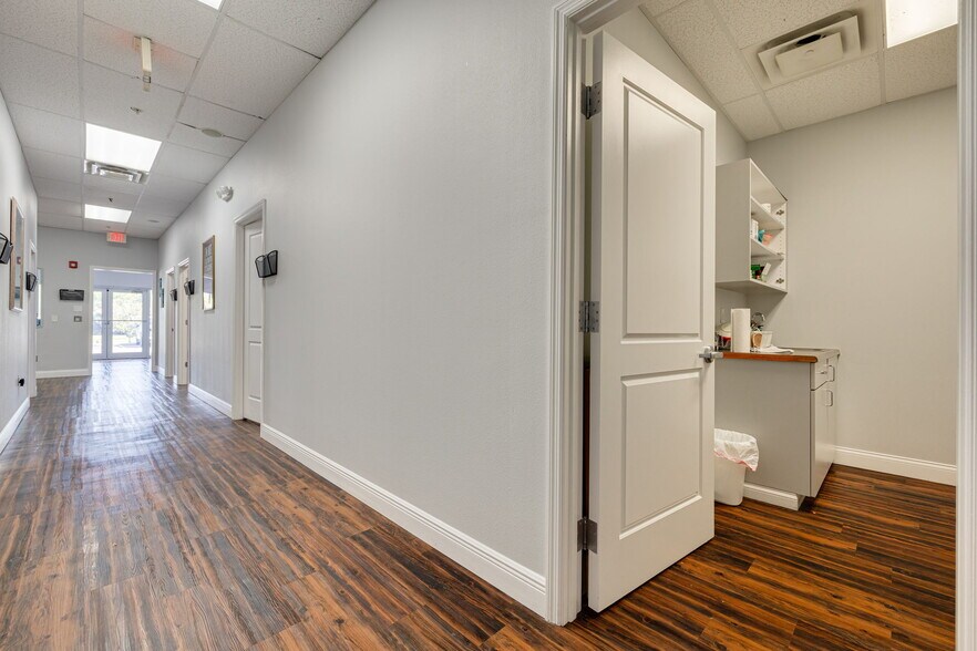 More Photos Of 1033 West Bay Dr, Largo Office For Lease