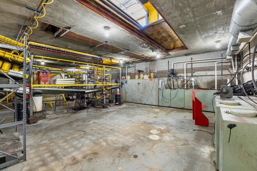 More Photos Of 2155 Trinity Dr, Los Alamos Industrial For Sale