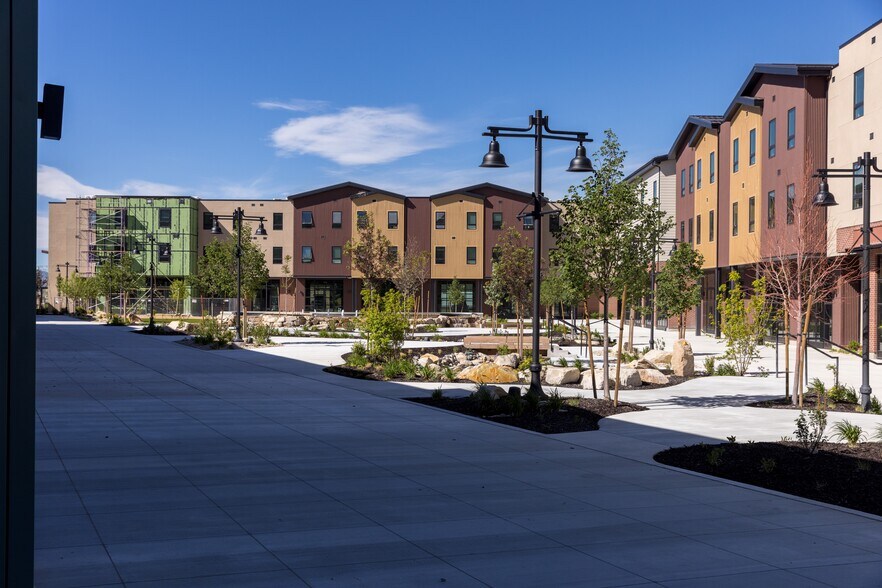 More Photos Of Kearns Blvd, Park City Storefront Retail Office For Lease