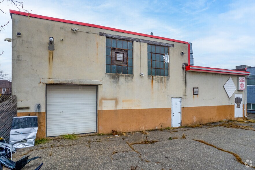 More Photos Of 15 Bentworth Ave, Toronto General Retail For Sale