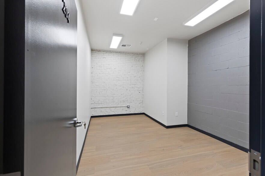 More Photos Of 939 10th St, Modesto Storefront Retail Office For Lease