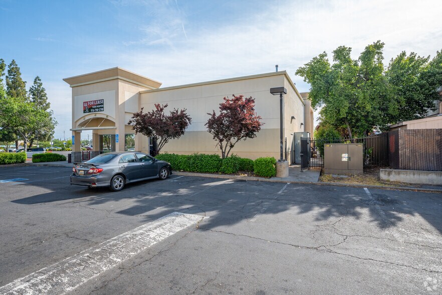 More Photos Of 2878 Zinfandel Dr, Rancho Cordova Restaurant For Lease