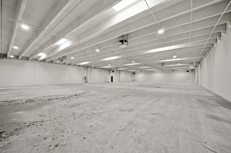 More Photos Of 7050 S 400 W, Midvale Showroom For Lease