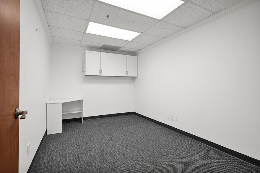 More Photos Of 2691 E Oakland Park Blvd, Fort Lauderdale Office Residential For Lease