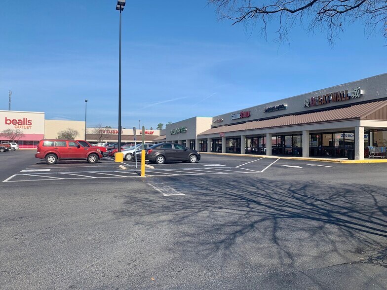 More Photos Of 4220-4330 W Tennessee St, Tallahassee General Retail For Lease
