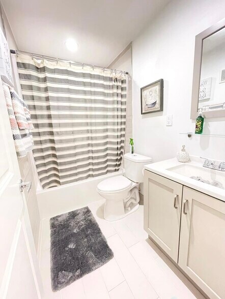 More Photos Of 2638 Lake Dr, Riviera Beach Apartments For Sale