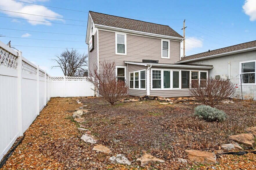 More Photos Of 114-116 E Orleans St, Pacific Office For Sale