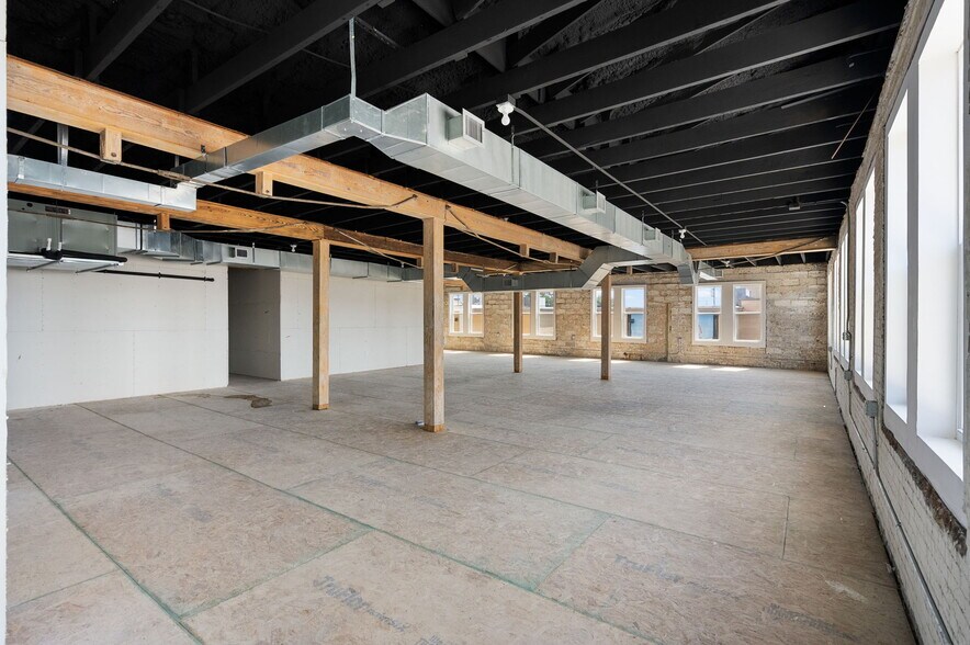 More Photos Of 211-215 E Hutchison St, San Marcos Storefront Retail Office For Lease