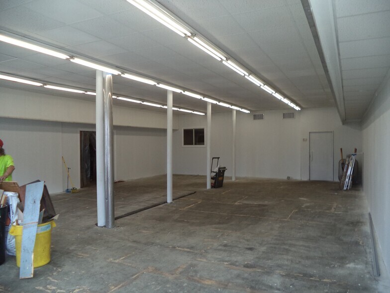 More Photos Of 15-17 Railroad Sq, Nashua Storefront Retail Residential For Lease