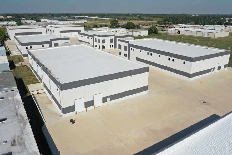 More Photos Of 1613 Main st, Pearland Unknown For Lease