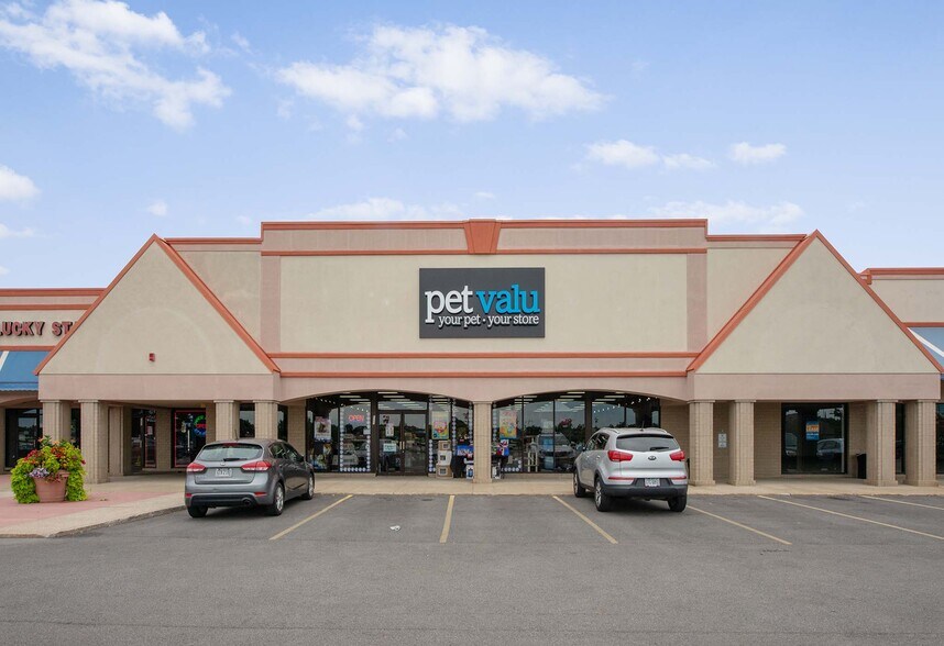 More Photos Of 801-925 W Maple St, Hartville Unknown For Lease