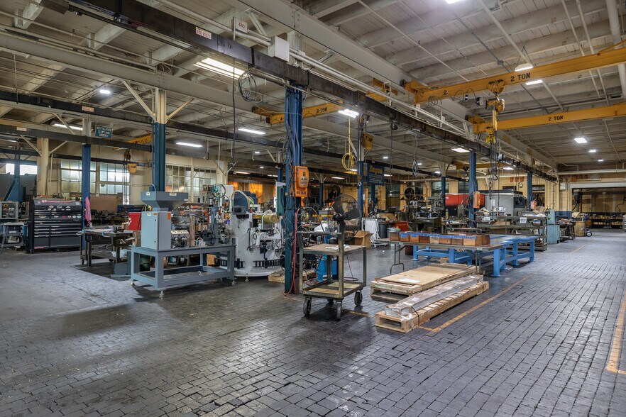 More Photos Of 24000 Lakeland Blvd, Euclid Manufacturing For Sale