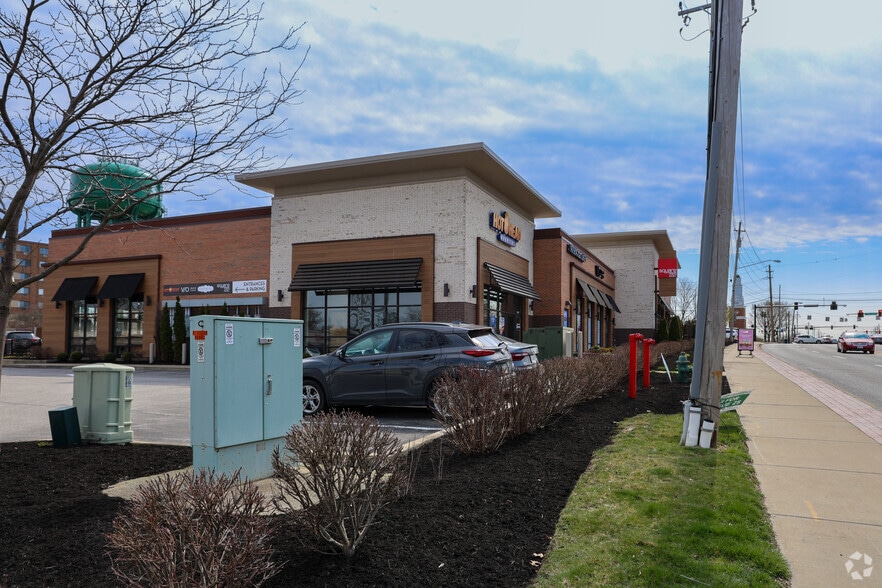 More Photos Of 13405-13485 Pearl Rd, Strongsville Freestanding For Lease