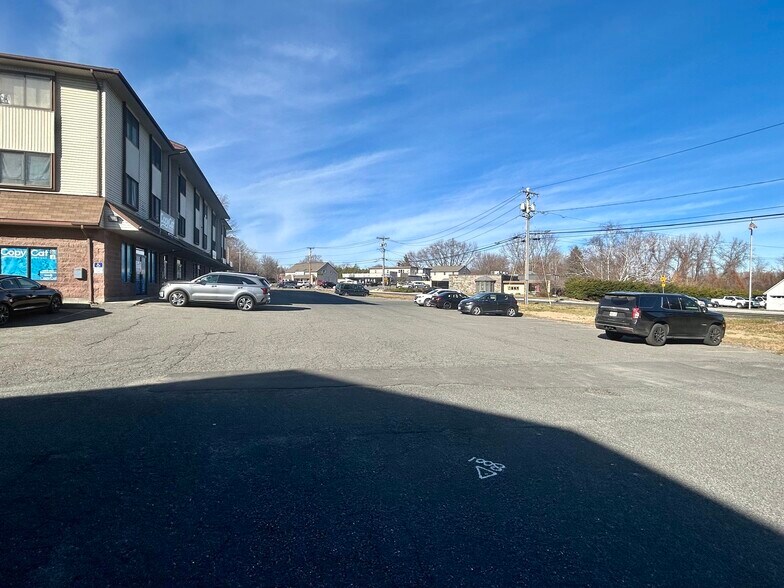 More Photos Of 141 Damon Rd, Northampton Storefront For Lease