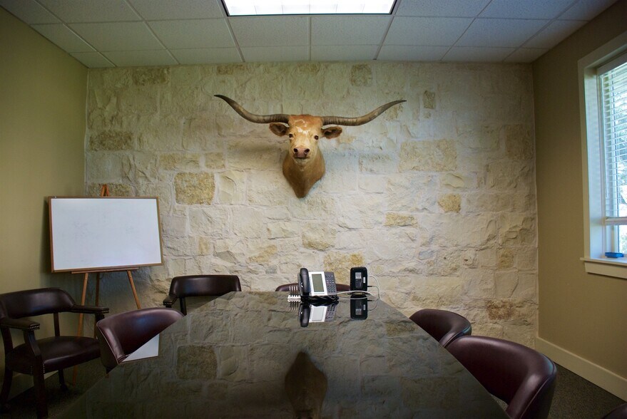More Photos Of 1001 Water St, Kerrville Office For Sale