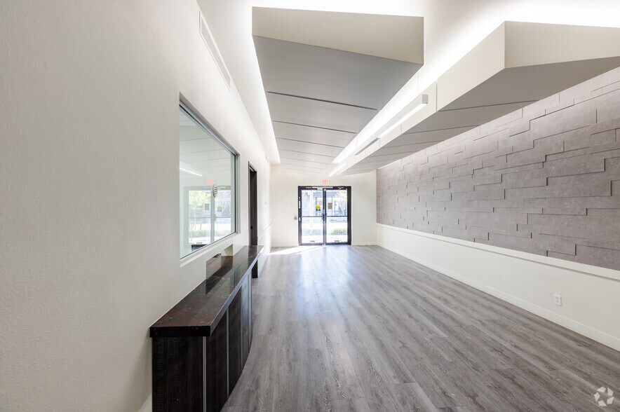 More Photos Of 530 S 6th St, Las Vegas Office For Lease