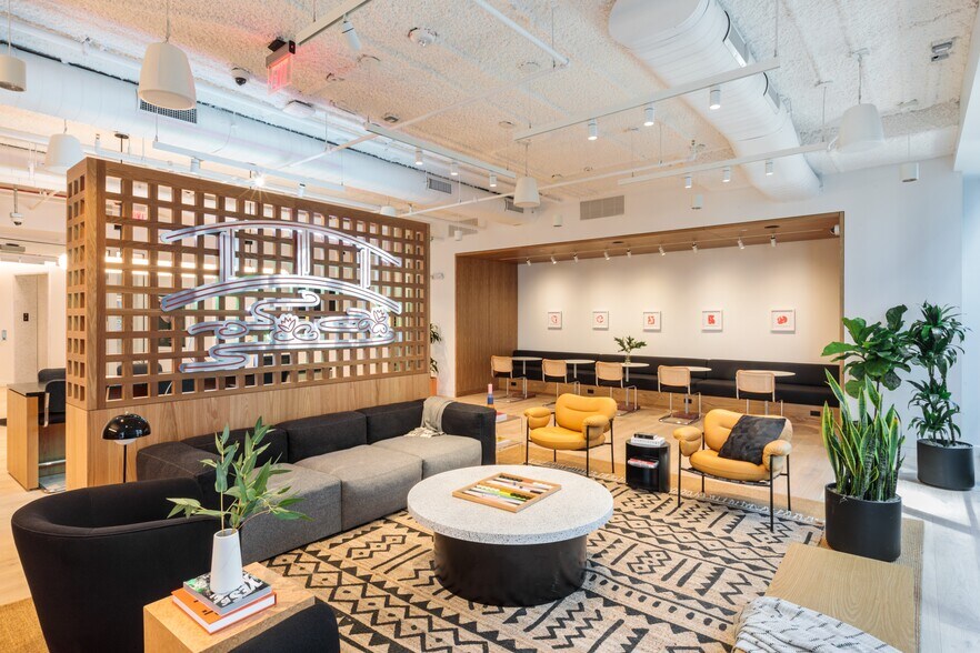 More Photos Of 7272 Wisconsin Ave, Bethesda Office For Sale