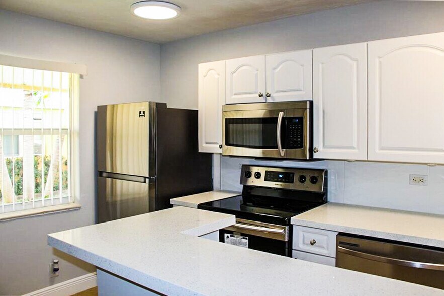 More Photos Of 921-925 NE 17th Ave, Fort Lauderdale Apartments For Sale