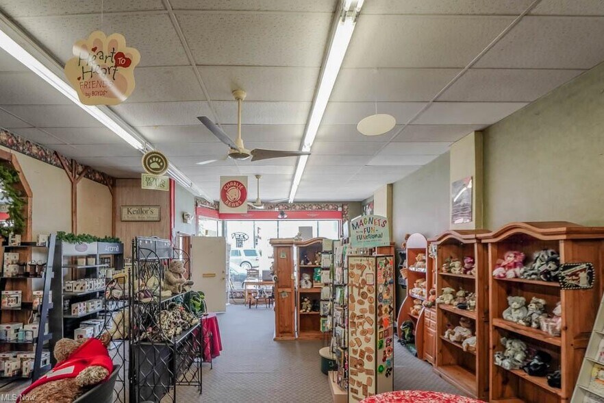 More Photos Of 117 N Canal St, Canal Fulton General Retail For Lease