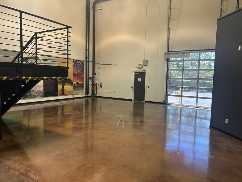 More Photos Of 15131 Woodlawn Ave, Tustin Research And Development For Lease