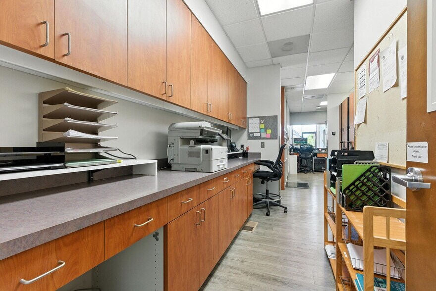 More Photos Of 400 NE Roberts Ave, Gresham Medical For Sale