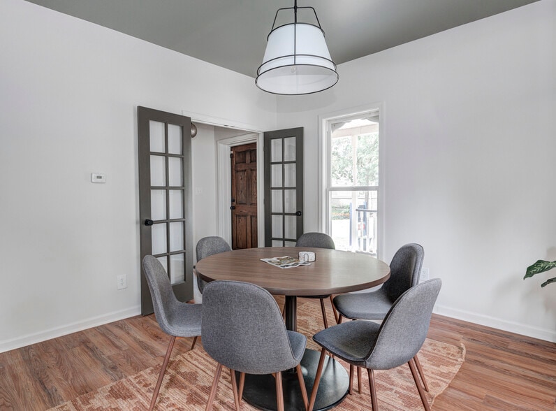 More Photos Of 6543 Ferguson St, Indianapolis Office Residential For Lease