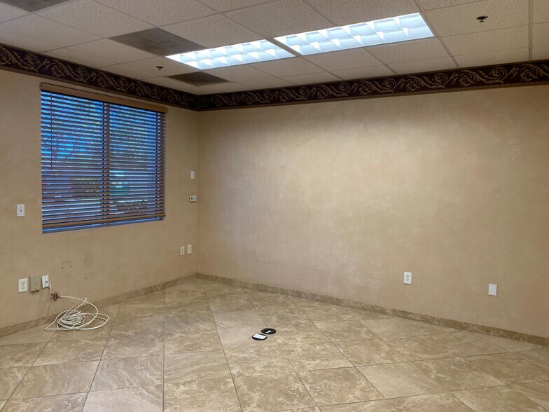 More Photos Of 2721-2737 NW 19th St, Pompano Beach Warehouse For Lease