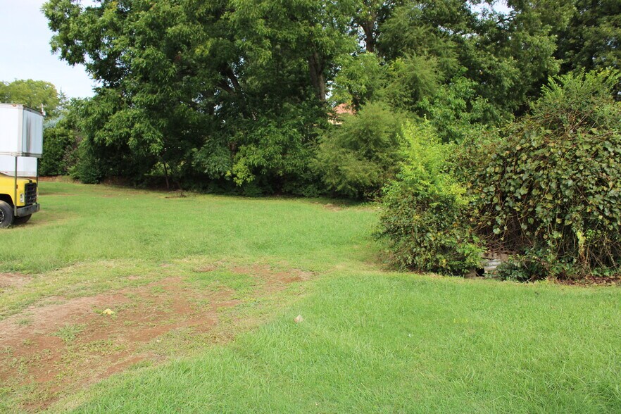 More Photos Of 15 N Carolina Ave, Maiden Auto Repair For Sale