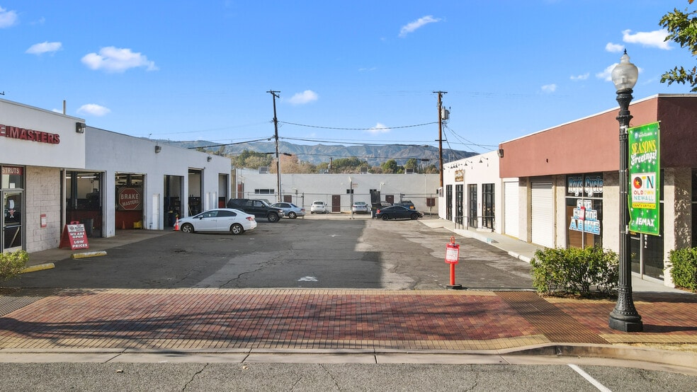 More Photos Of 24417 Main St, Santa Clarita Auto Repair For Lease