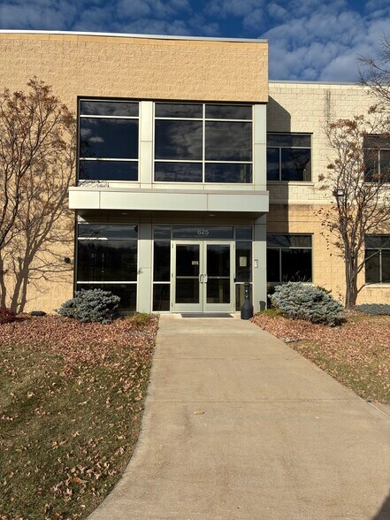 More Photos Of 625 Whitetail Blvd, River Falls Office For Lease