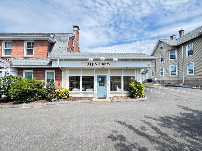 Primary Photo Of 10 Broadway, North Haven Storefront Retail Office For Lease