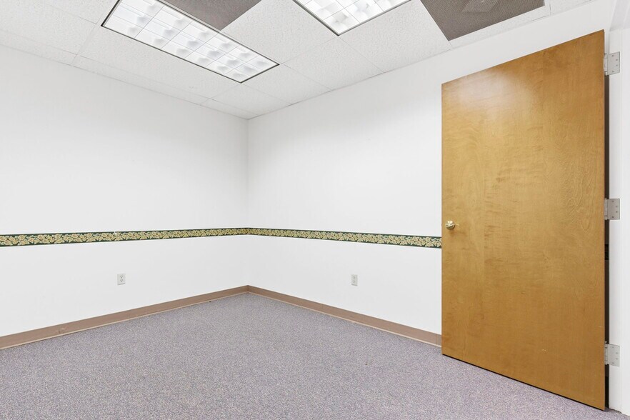 More Photos Of 718 N Martin St, East Prairie Office For Sale