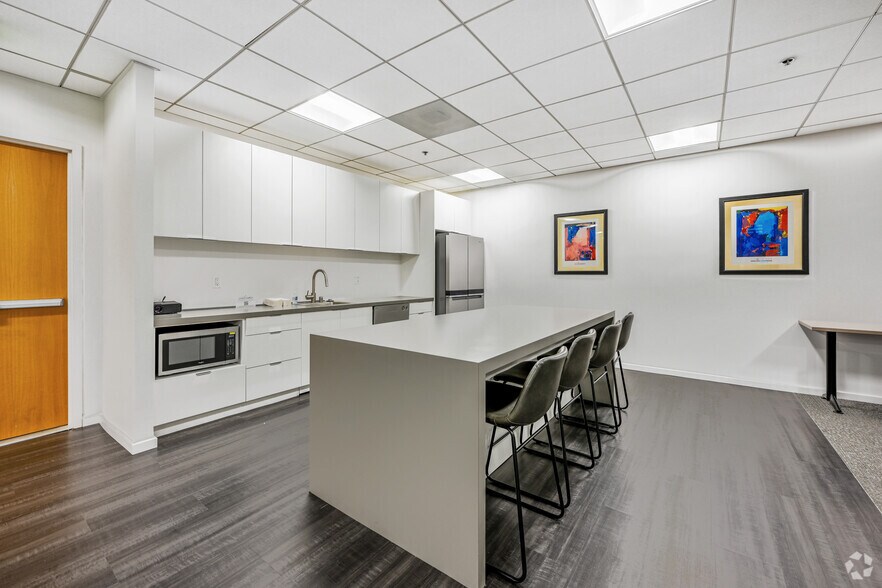 More Photos Of 626 Wilshire Blvd, Los Angeles Office For Lease