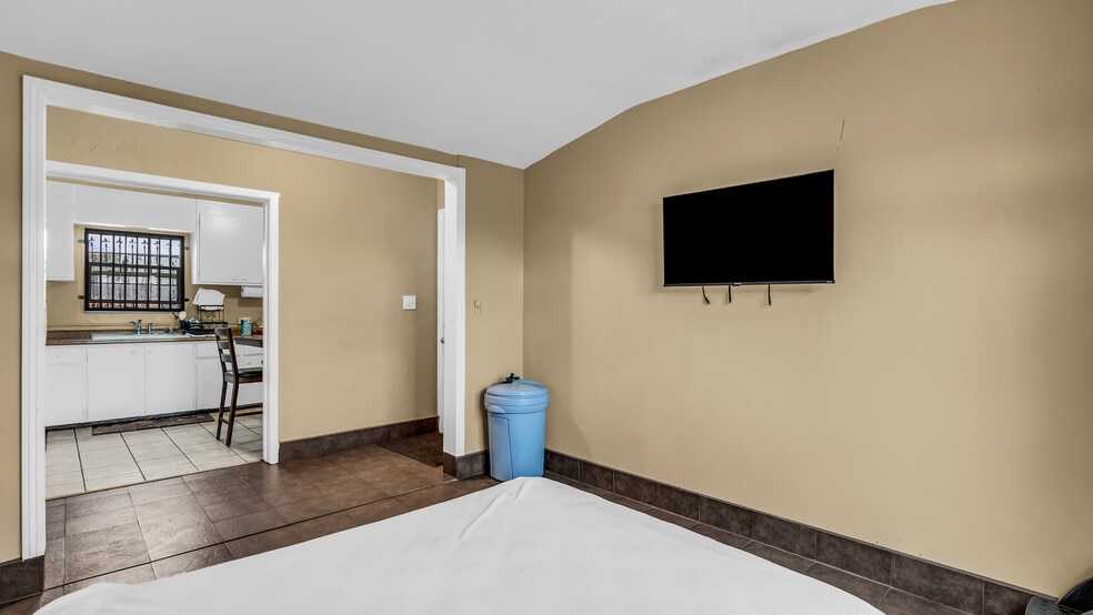 More Photos Of 909 53rd Ave, Oakland Warehouse For Sale